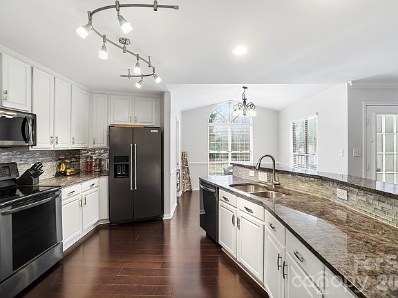 3rd image of 6909 Kersfield Pl