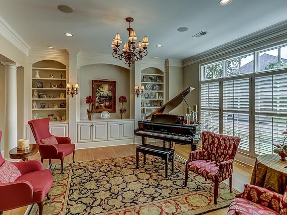 4th image of 9820 W Laurel Hollow Ln