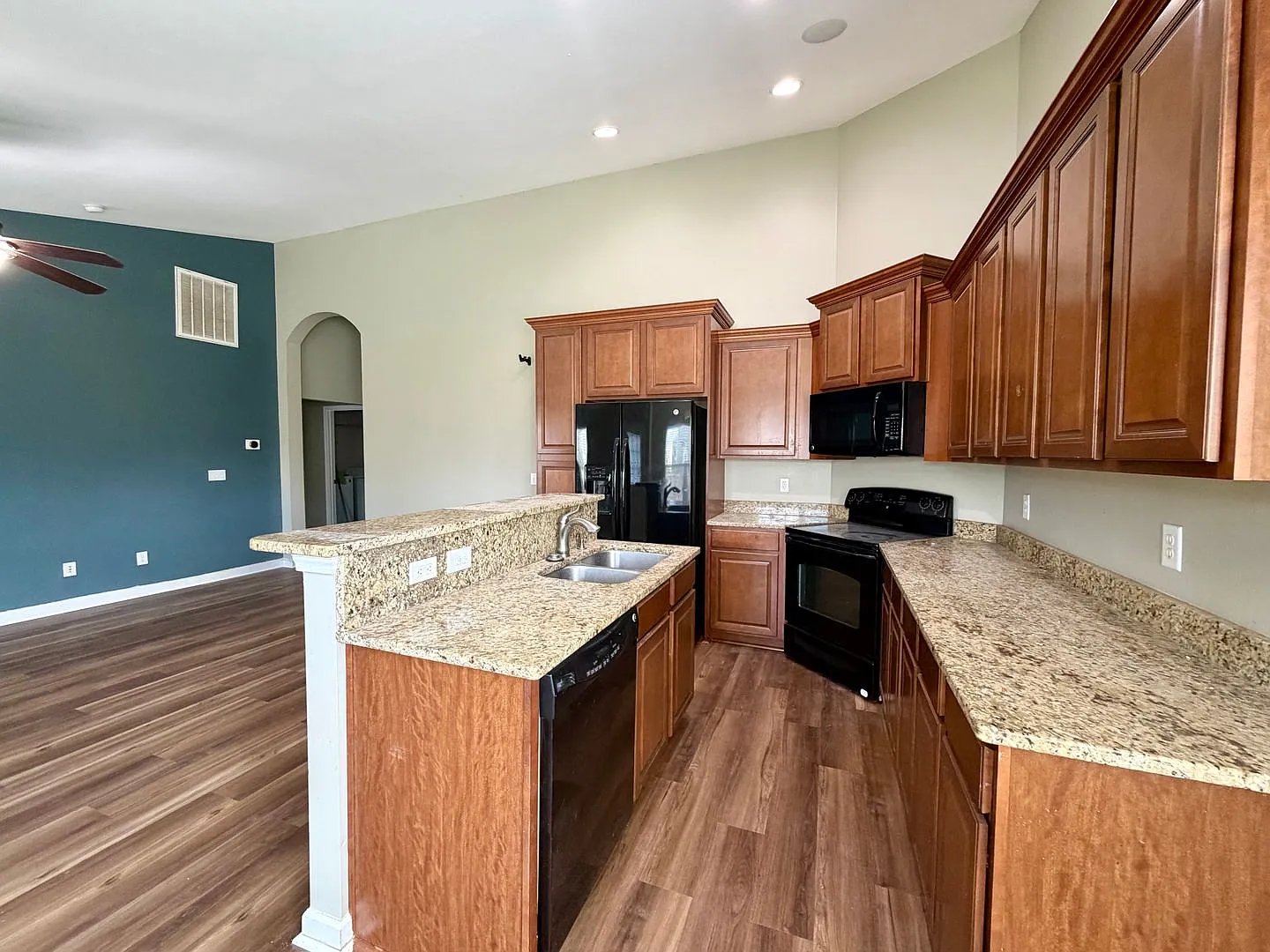 Single Story Home in Hunter's Crossing! — Photo 2