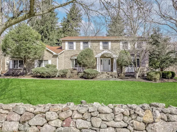 4 Kings Gate Road, Suffern, NY 10901