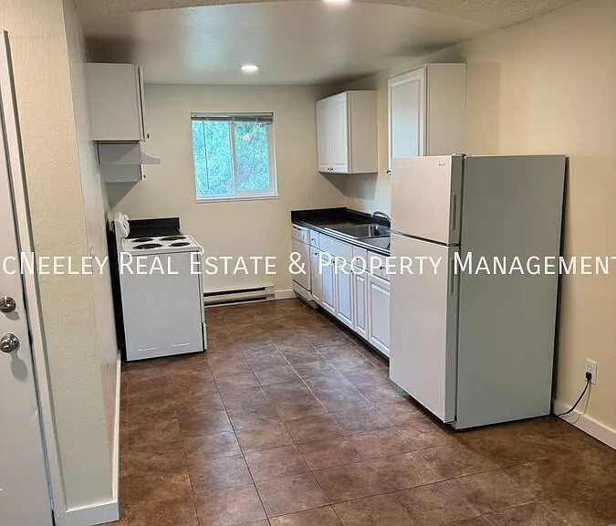 9745 SW Lookout Ter #C — Photo 2