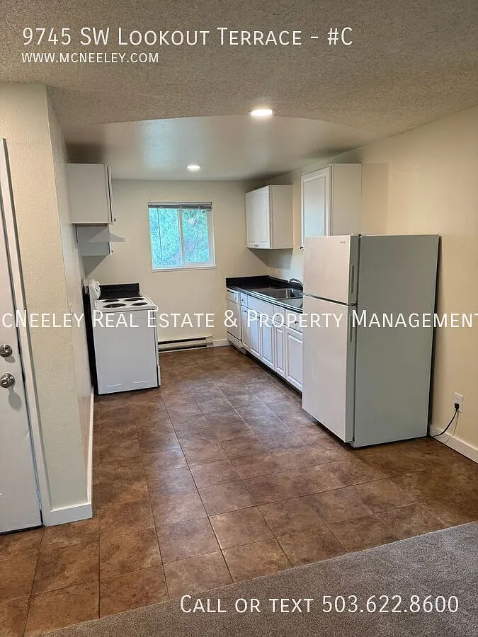 Building Photo - 9745 SW Lookout Ter #C