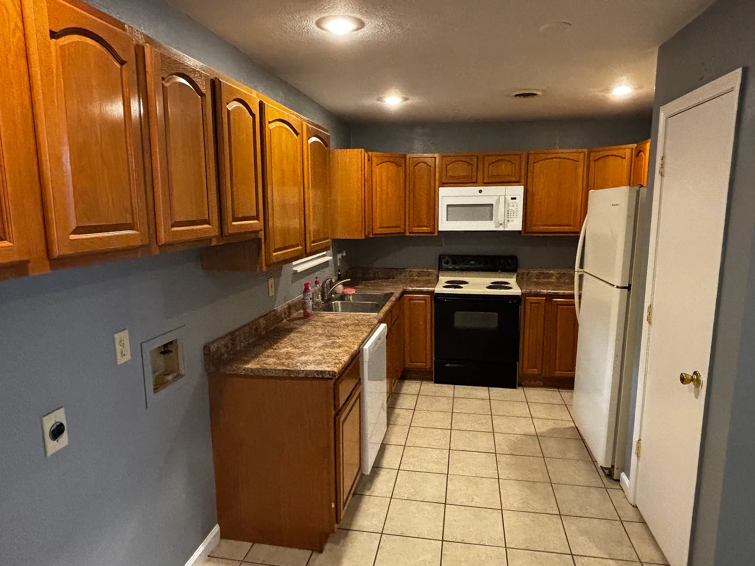 2 bed, 1.5 bath, 1026 sqft, $1,300 — Photo 4