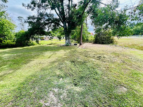 5th image of 701 Dawn Dr