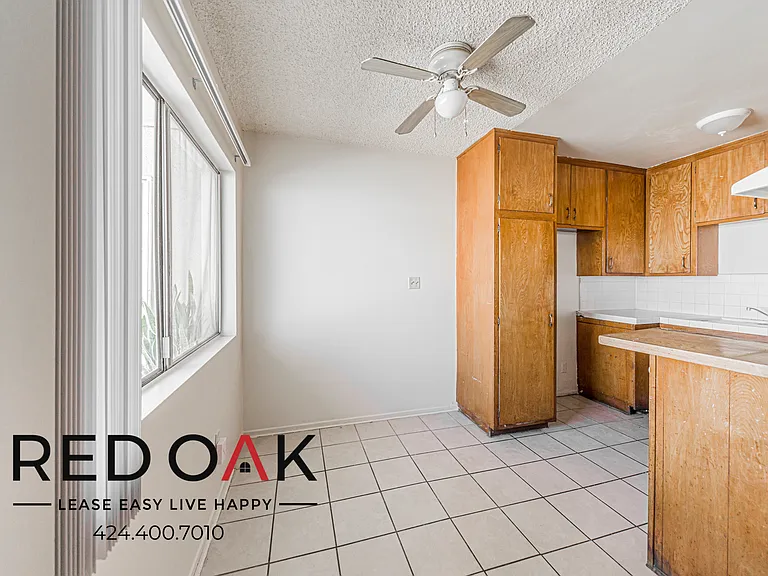 16515 Victory Blvd #6 — Photo 13