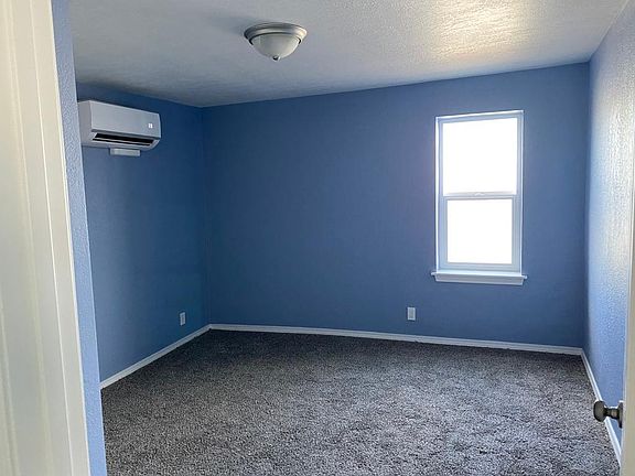 5th image of 204 E Columbia Dr APT B