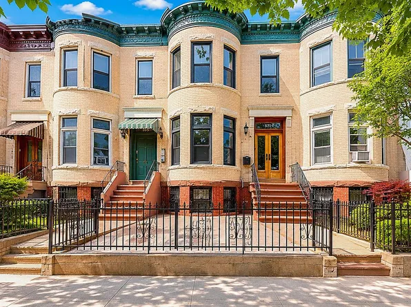 571 Bay Ridge Pkwy, Brooklyn, NY 11209