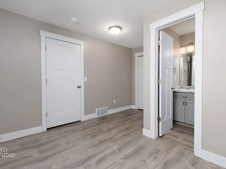 265 S Poplar Ct #F — Photo 1