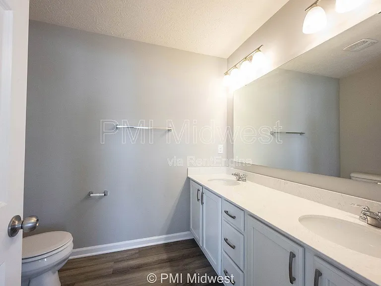 2952 W New York St — Photo 30