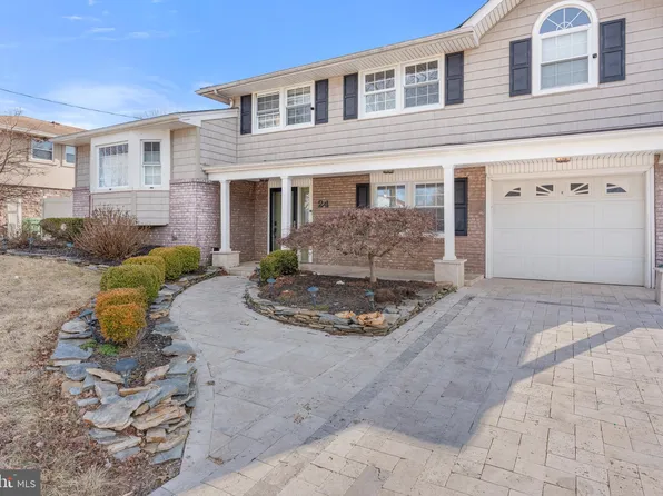 24 Glen Ln, Cherry Hill, NJ 08002