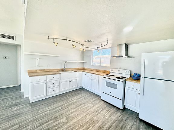 2nd image of 922 N 1st St #A