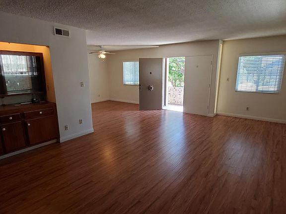 4th image of 138 N Saint Andrews Pl #1A