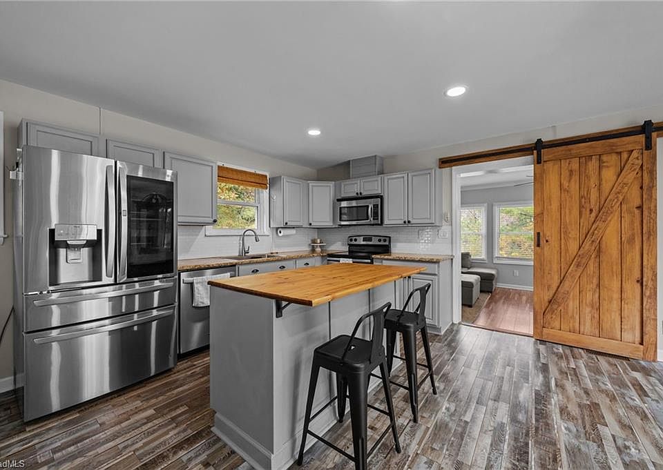 1st image of 417 Chapel Dr