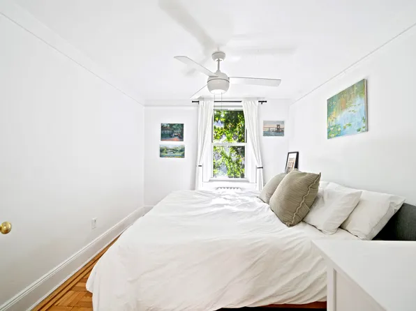 498 Bergen Street image 4 of 11