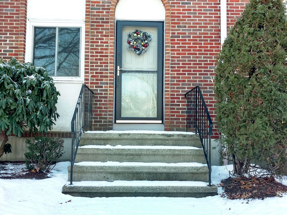 1st image of 560 Bedford St APT C3