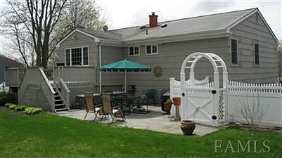 2nd image of 135 Carey St
