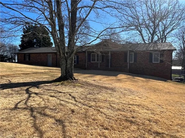 1258 High Bridge Rd, Pinnacle, NC 27043