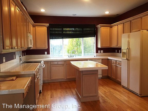 3rd image of 8820 NE 17th St