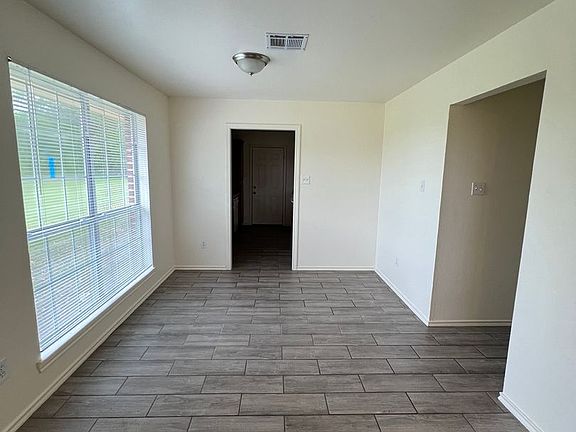 4th image of 138 Katy St