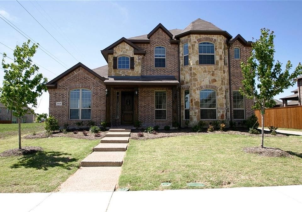 1st image of 2028 Menominee Dr