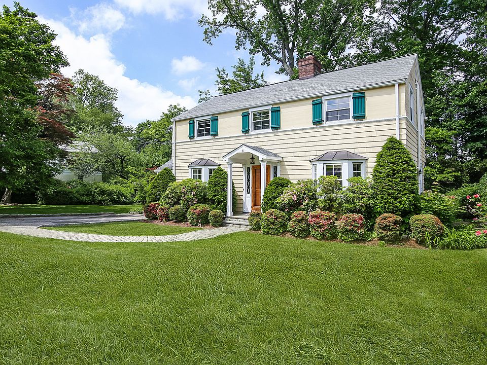 Beautiful Edgemont Colonial