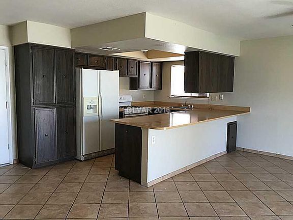 3rd image of 1717 Stoneybrook Dr