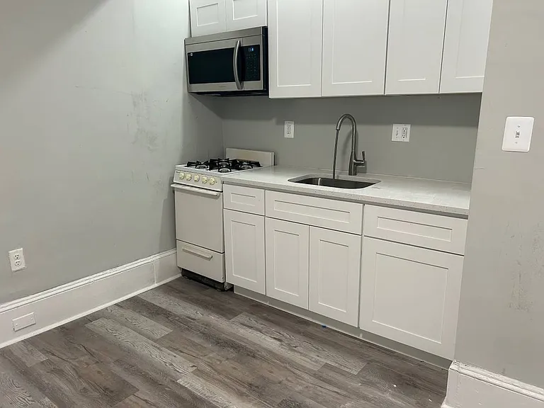 3431 Spring Garden St #2R — Photo 5