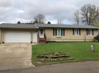 709 8th Ave NW, Jamestown, ND 58401