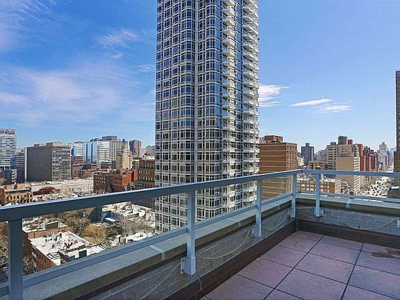 4th image of 165 E 32nd St APT 19B