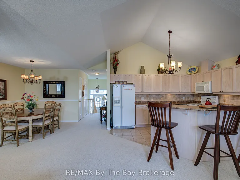 32 Green Briar Dr — Photo 10