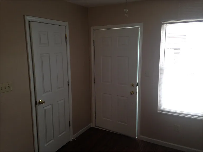 1407 Glenwood St #5 — Photo 2