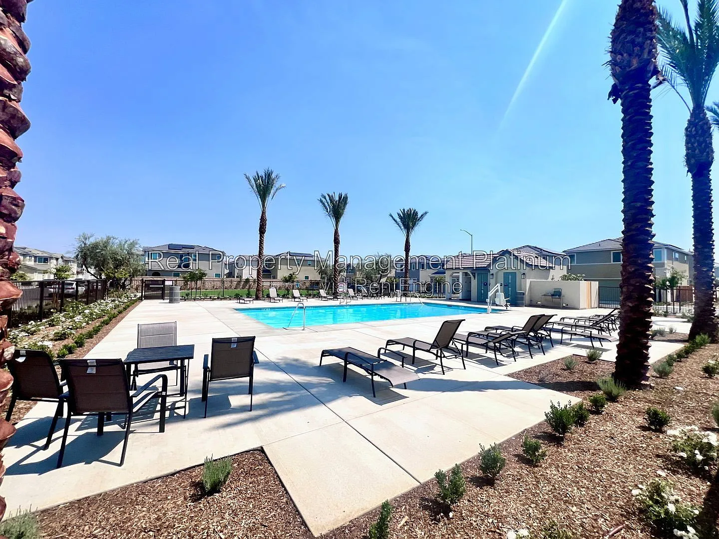 3 bed, 2.5 bath, 1227 sqft, $2,350 — Photo 3
