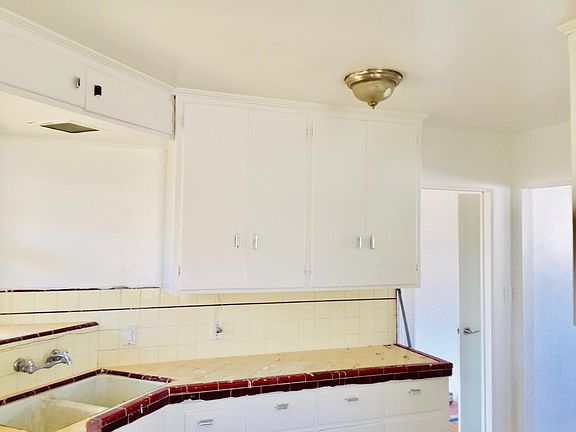 3rd image of 4074 43rd St