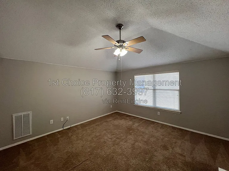 304 E Clover Park Dr — Photo 39