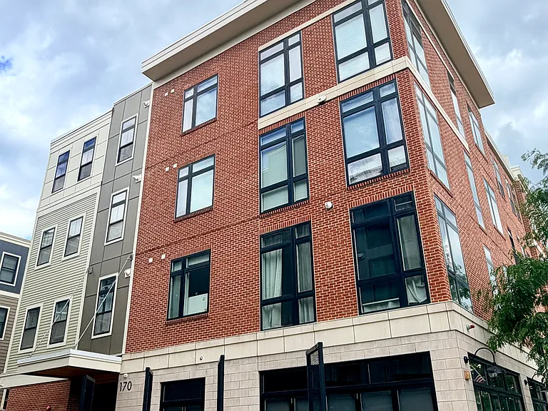 170 W Broadway #405 — Photo 1