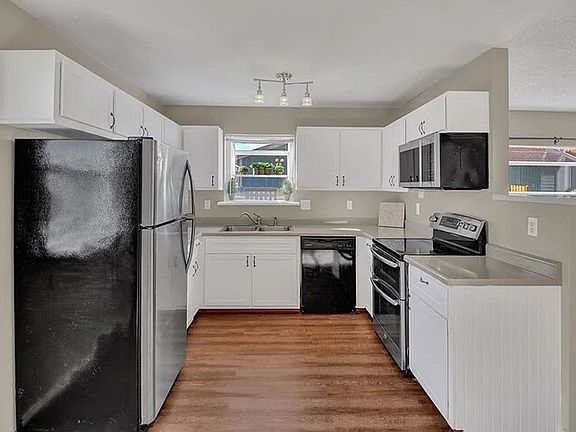 3rd image of 3387 Foxridge Dr
