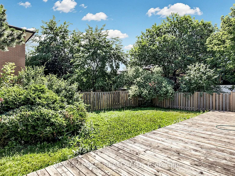 21 Mary Gapper Cres — Photo 50