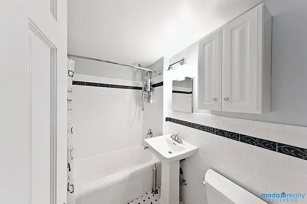 Sold by Moda Realty | media 35