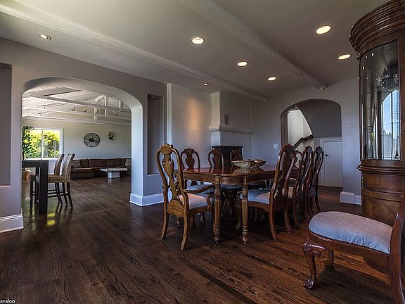 5th image of 2131 Paradise Dr