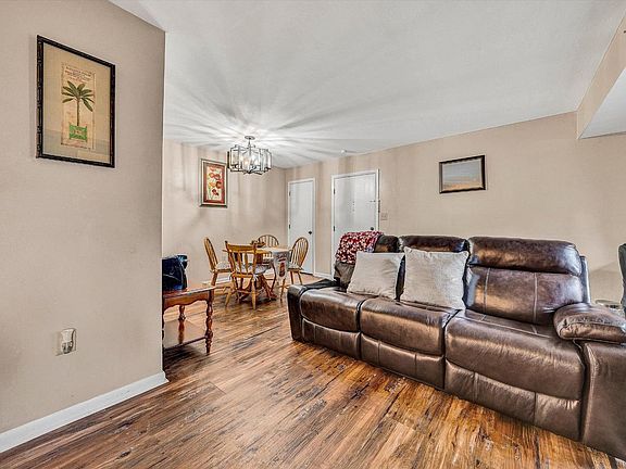 3rd image of 3516 Timberline Trl