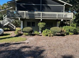 17 Barnacle Rd, Hilton Head Island, SC 29928