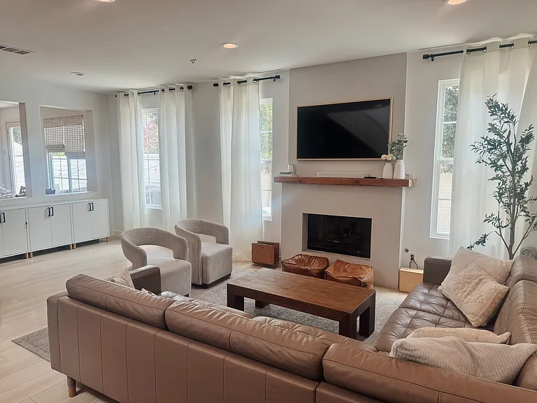 2518 Cornerstone Ln — Photo 2