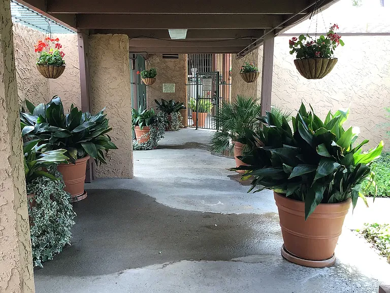 1328 Vista Serena Ave — Photo 15