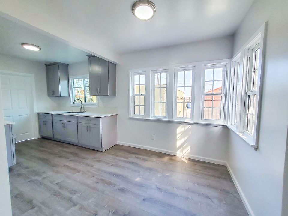 1st image of 325 N La Brea Ave APT D