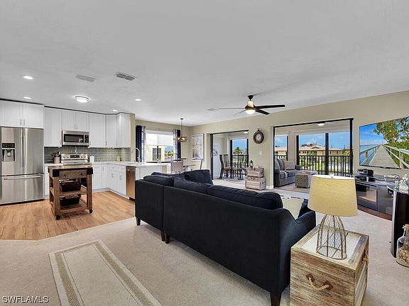 4th image of 3703 SE 10th Ave APT 5