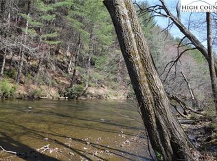 9 River Walk Dr, Sparta, NC 28675