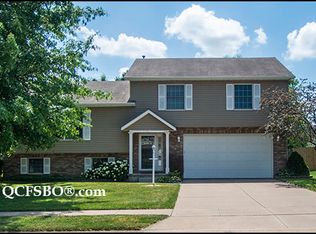 5621 Hillside Ct, Davenport, IA 52806