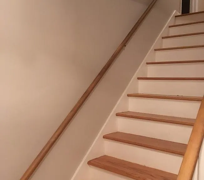 Stairway to 4 bedrooms.