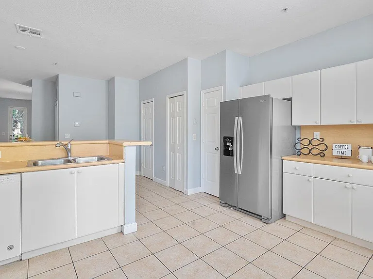 2046 Shoma Dr — Photo 5