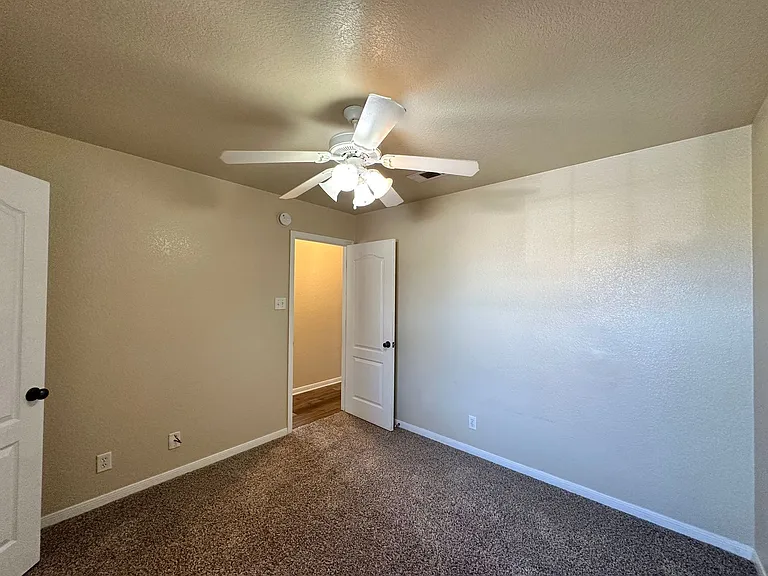 2601 Lavender Ln — Photo 40